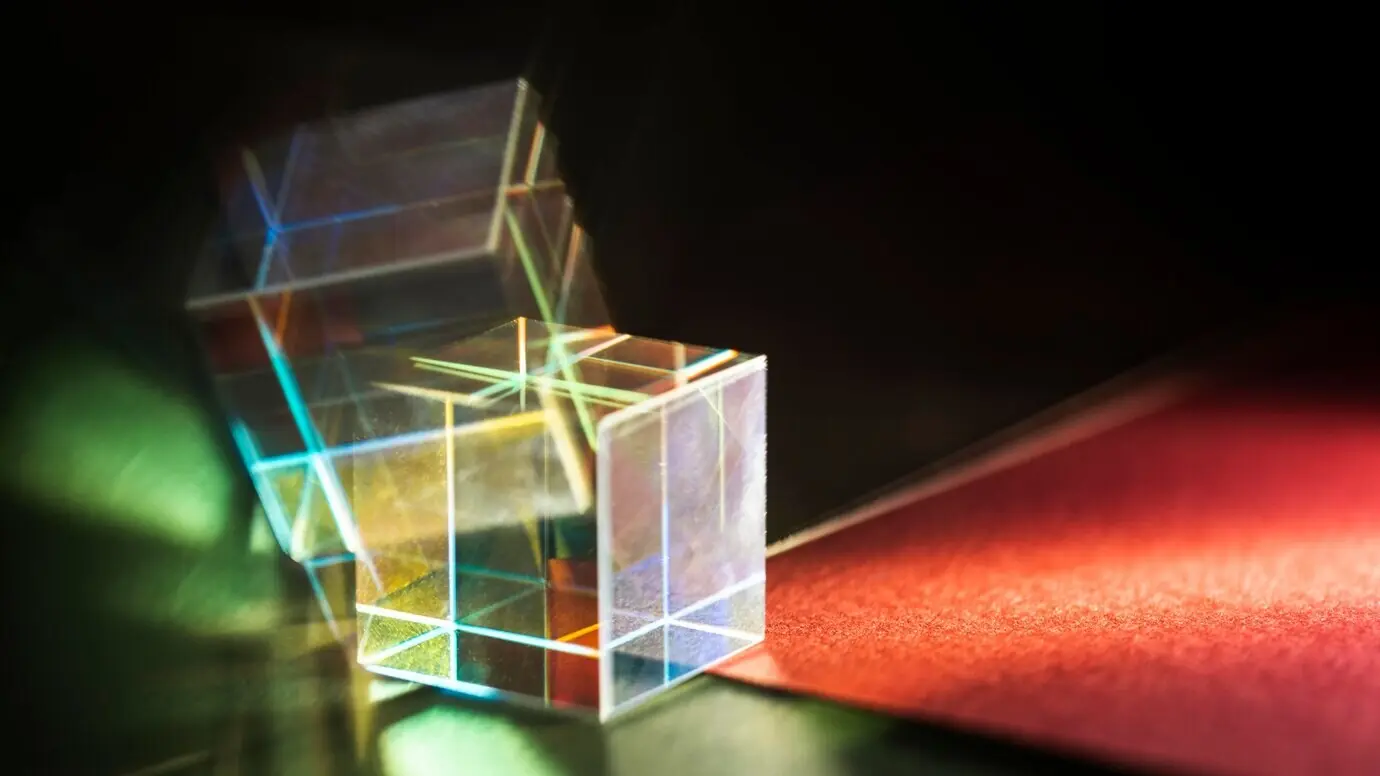 Абстрактный призменный эффект радужного света